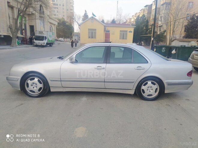 Mercedes E 220 2000, 290,000 km - 2.2 л - Bakı