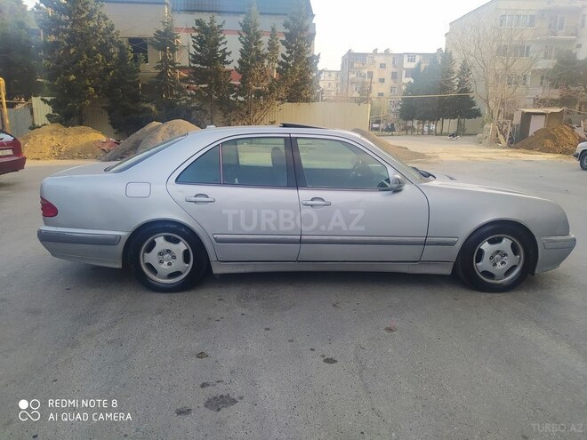 Mercedes E 220 2000, 290,000 km - 2.2 л - Bakı