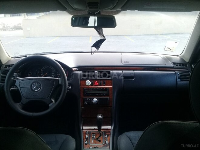 Mercedes E 220 1999, 485,944 km - 2.2 l - Sumqayıt