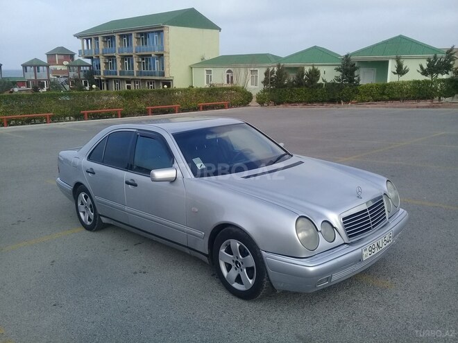 Mercedes E 220 1999, 485,944 km - 2.2 l - Sumqayıt