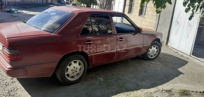 Mercedes E 230 1985, 210,000 km - 2.3 л - Gəncə