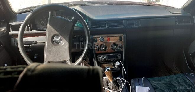 Mercedes E 230 1985, 210,000 km - 2.3 л - Gəncə