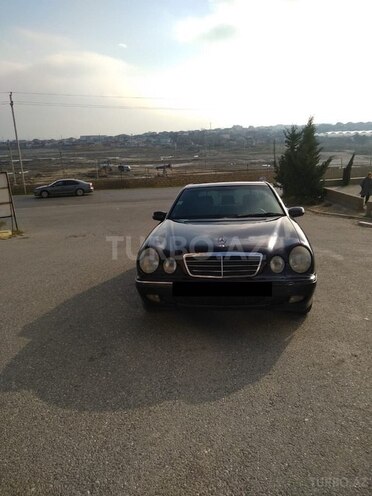 Mercedes E 220 1999, 320,000 km - 2.2 l - Bakı