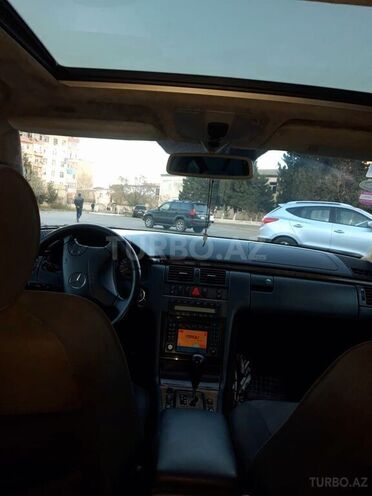 Mercedes E 240 2001, 292,500 km - 2.6 l - Bakı