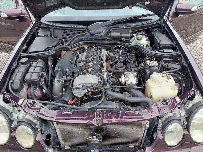 Mercedes E 270 2001, 343,184 km - 2.7 l - İmişli