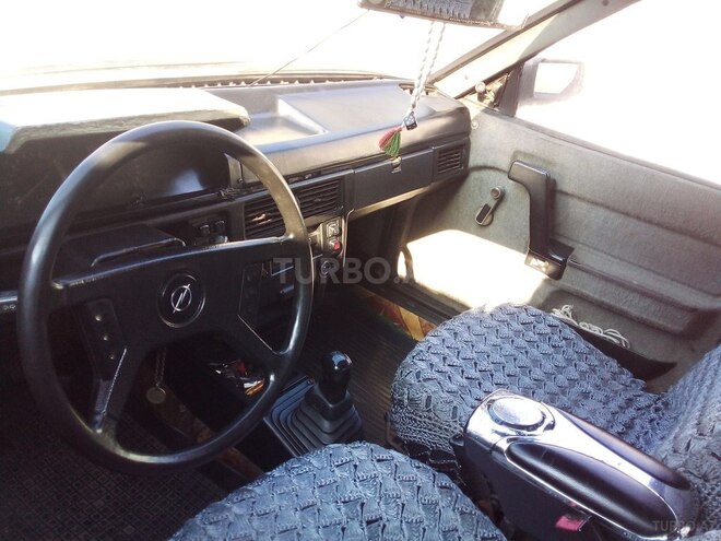 Moskvich 2141 1991, 200,000 km - 1.6 л - Qax