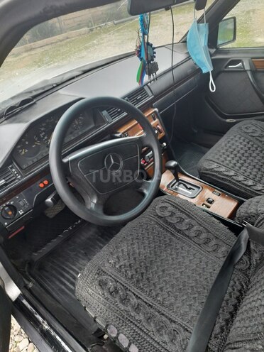 Mercedes E 250 1994, 850,000 km - 2.5 l - Füzuli
