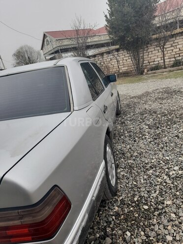 Mercedes E 250 1994, 850,000 km - 2.5 l - Füzuli