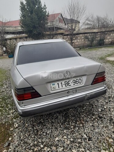 Mercedes E 250 1994, 850,000 km - 2.5 l - Füzuli