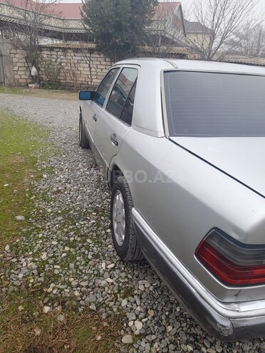 Mercedes E 250 1994, 850,000 km - 2.5 l - Füzuli