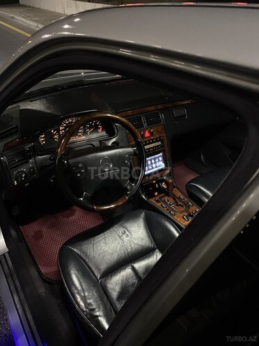 Mercedes E 240 1999, 297,000 km - 2.6 l - Bakı
