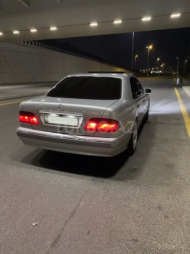 Mercedes E 240 1999, 297,000 km - 2.6 l - Bakı