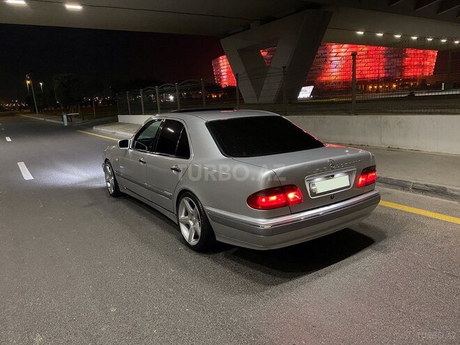 Mercedes E 240 1999, 297,000 km - 2.6 l - Bakı