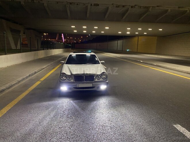 Mercedes E 240 1999, 297,000 km - 2.6 l - Bakı