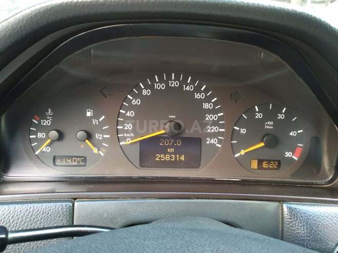 Mercedes E 220 1999, 258,314 km - 2.2 l - Bakı