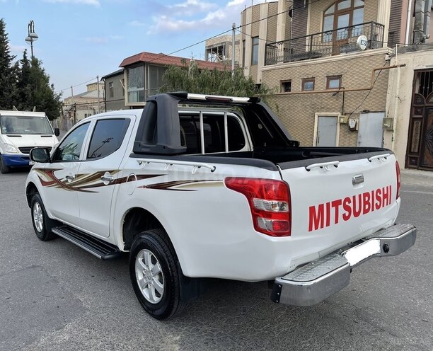 Mitsubishi L200 2018, 261,000 km - 2.4 l - Bakı