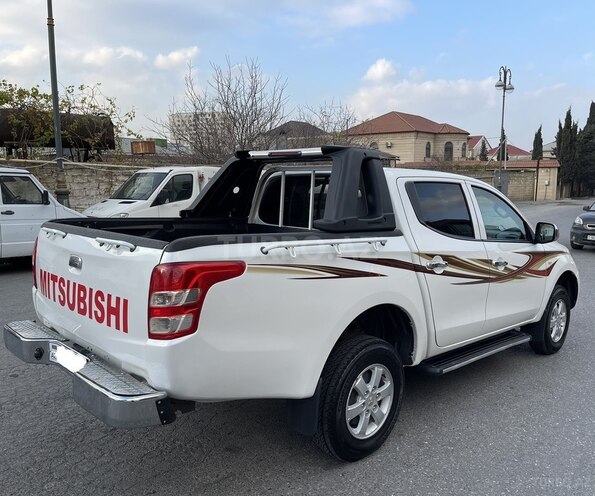Mitsubishi L200 2018, 261,000 km - 2.4 l - Bakı