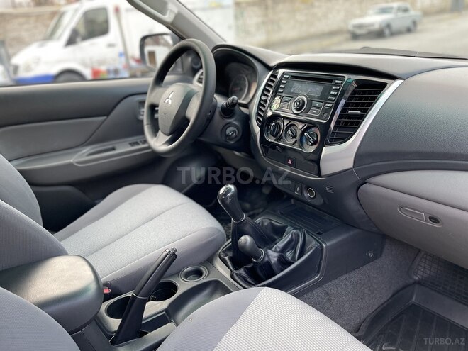 Mitsubishi L200 2018, 261,000 km - 2.4 l - Bakı