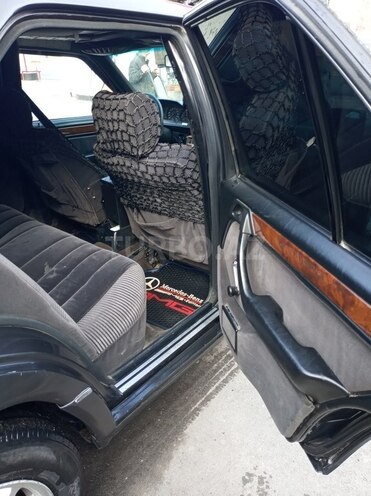 Mercedes E 200 1991, 264,457 km - 2.0 l - Şəki