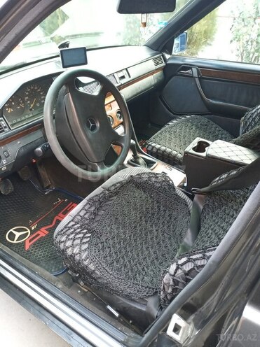 Mercedes E 200 1991, 264,457 km - 2.0 l - Şəki