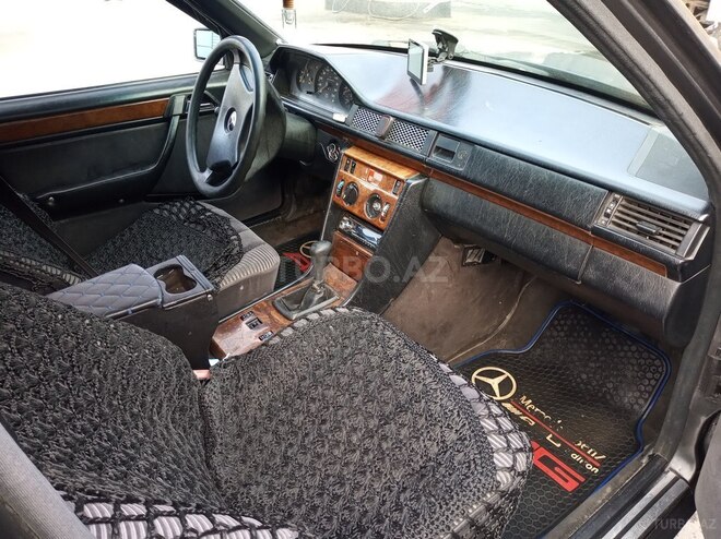 Mercedes E 200 1991, 264,457 km - 2.0 l - Şəki