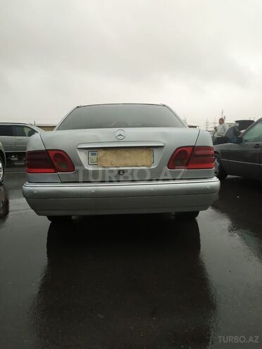 Mercedes E 220 1996, 750,000 km - 2.2 л - Astara