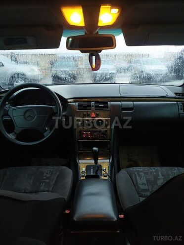 Mercedes E 220 1996, 750,000 km - 2.2 л - Astara