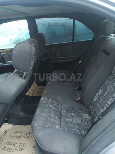 Mercedes E 220 1996, 750,000 km - 2.2 л - Astara