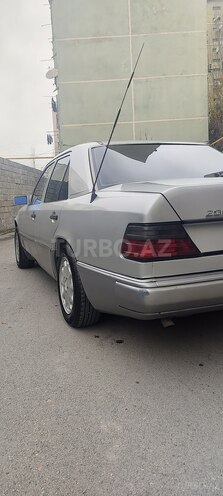 Mercedes E 200 1992, 640,000 km - 2.0 l - Bakı