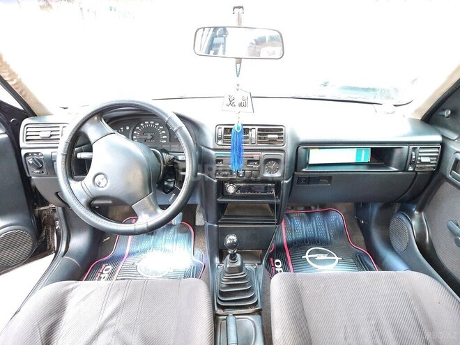 Opel Vectra 1992, 410,000 km - 1.8 l - Bakı