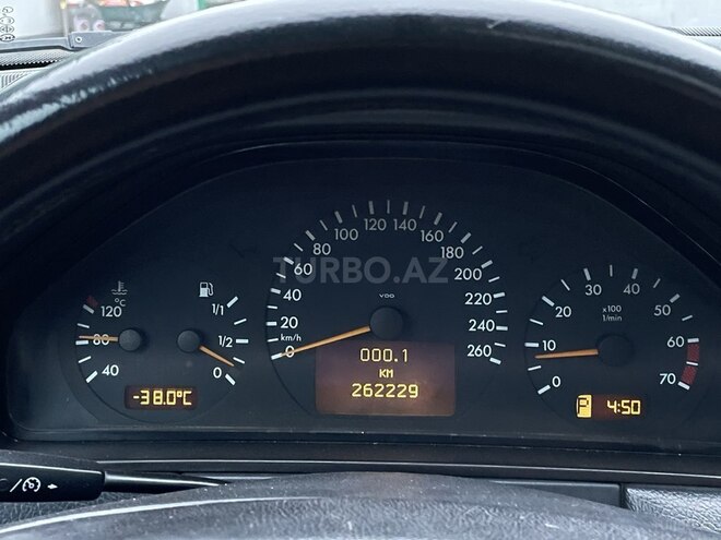Mercedes E 200 2001, 262,000 km - 2.0 l - Gəncə