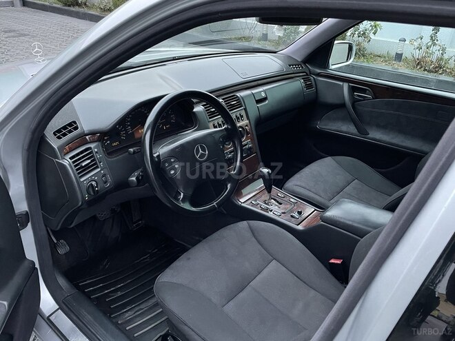 Mercedes E 200 2001, 262,000 km - 2.0 l - Gəncə