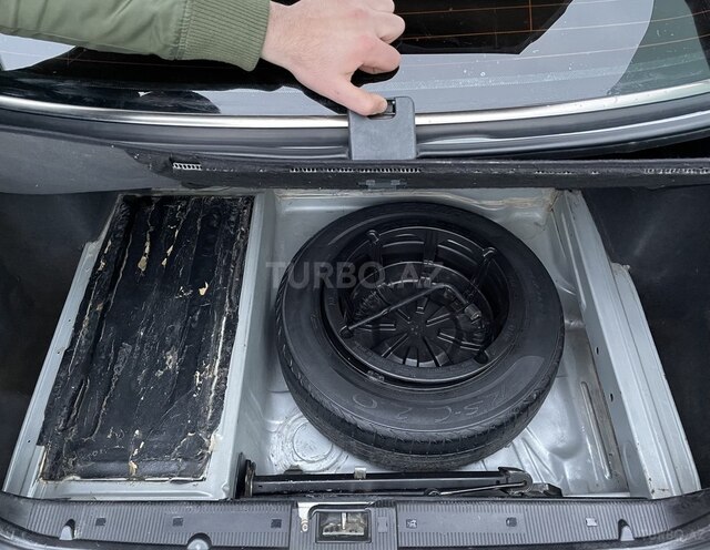 Mercedes E 200 2001, 262,000 km - 2.0 l - Gəncə