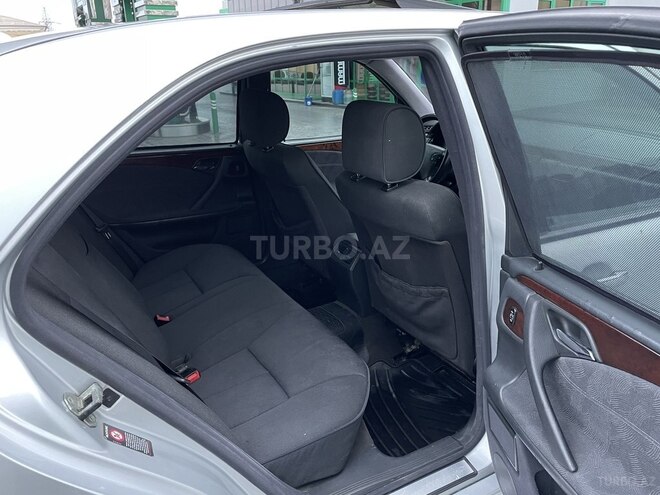 Mercedes E 200 2001, 262,000 km - 2.0 l - Gəncə