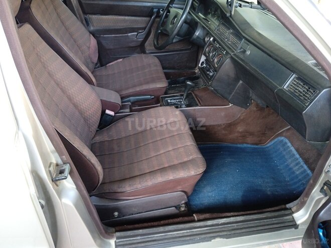 Mercedes 190 1989, 250,000 km - 2.0 l - Cəlilabad