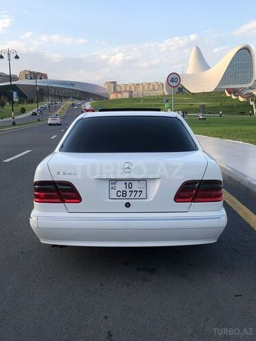 Mercedes E 240 2001, 211,200 km - 2.4 l - Bakı