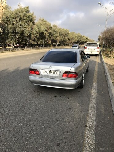 Mercedes E 240 2001, 322,000 km - 2.6 l - Bakı