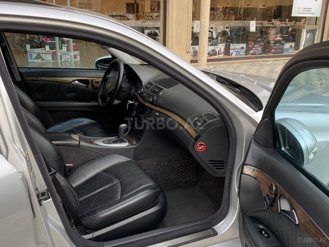 Mercedes E 320 2002, 201,000 km - 3.2 l - Bakı