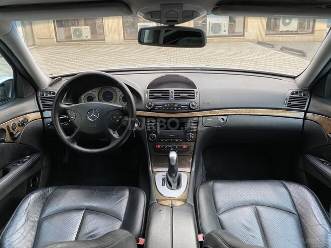 Mercedes E 320 2002, 201,000 km - 3.2 l - Bakı