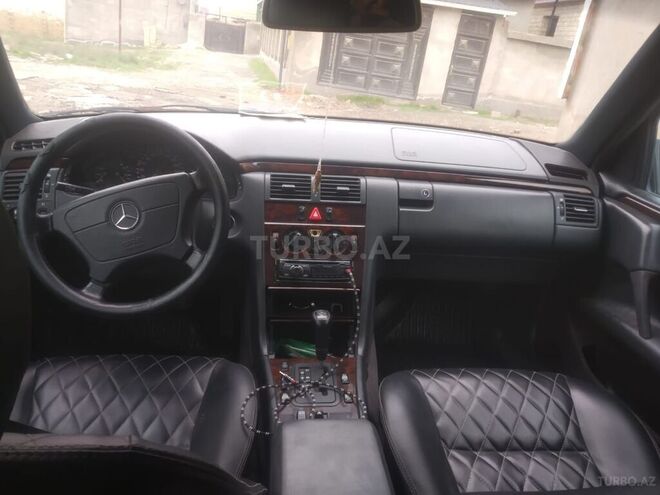 Mercedes E 230 1997, 265,000 km - 2.3 l - Bakı