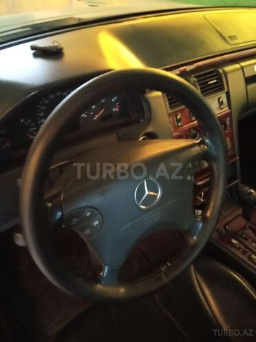 Mercedes E 220 1999, 330,000 km - 2.2 l - Bakı