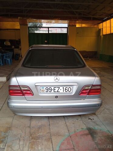 Mercedes E 220 1999, 330,000 km - 2.2 l - Bakı