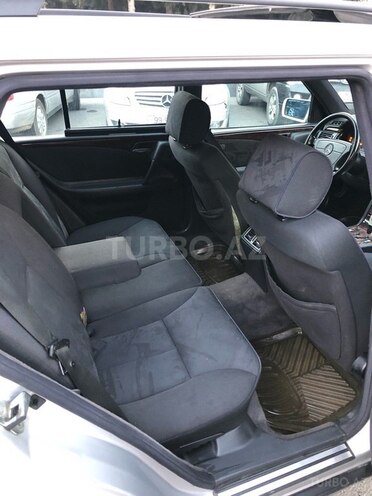 Mercedes E 220 1999, 202,000 km - 2.2 l - Bakı