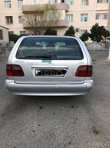 Mercedes E 220 1999, 202,000 km - 2.2 l - Bakı