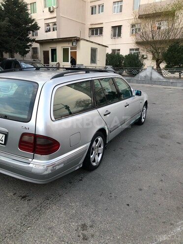 Mercedes E 220 1999, 202,000 km - 2.2 l - Bakı