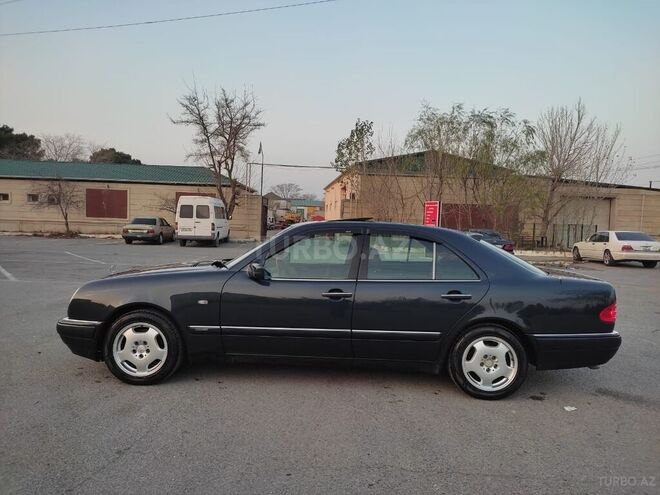 Mercedes E 230 1995, 27,358 km - 2.3 l - Bakı