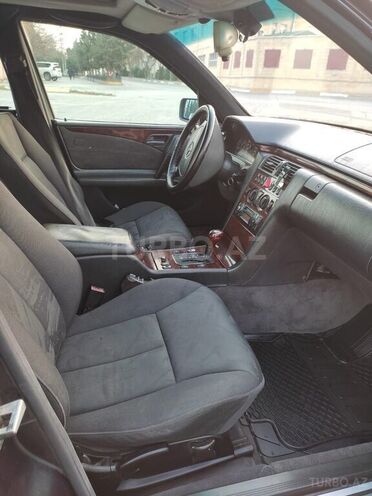 Mercedes E 230 1995, 27,358 km - 2.3 l - Bakı