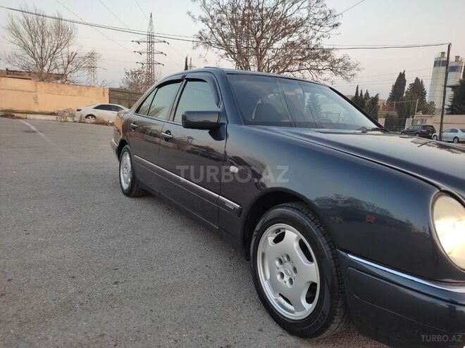 Mercedes E 230 1995, 27,358 km - 2.3 l - Bakı