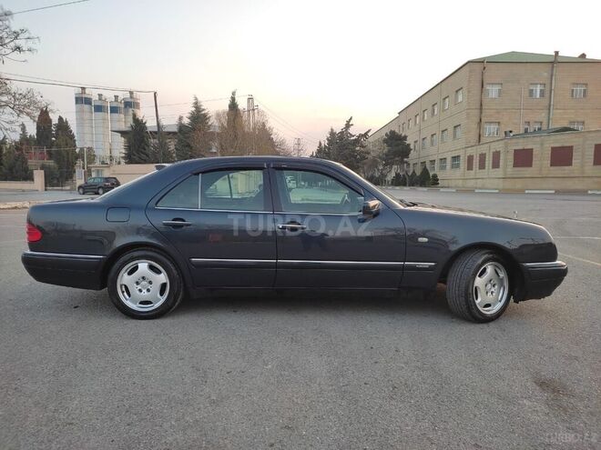 Mercedes E 230 1995, 27,358 km - 2.3 l - Bakı