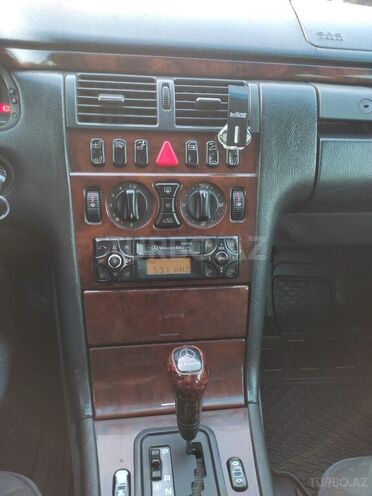 Mercedes E 230 1995, 27,358 km - 2.3 l - Bakı